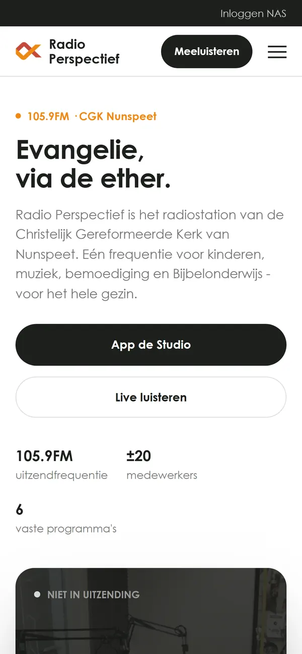 De website van Radio Perspectief op een telefoon